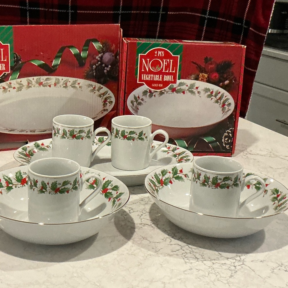 China Pearl Noel porcelain fine china with gold rim EUC